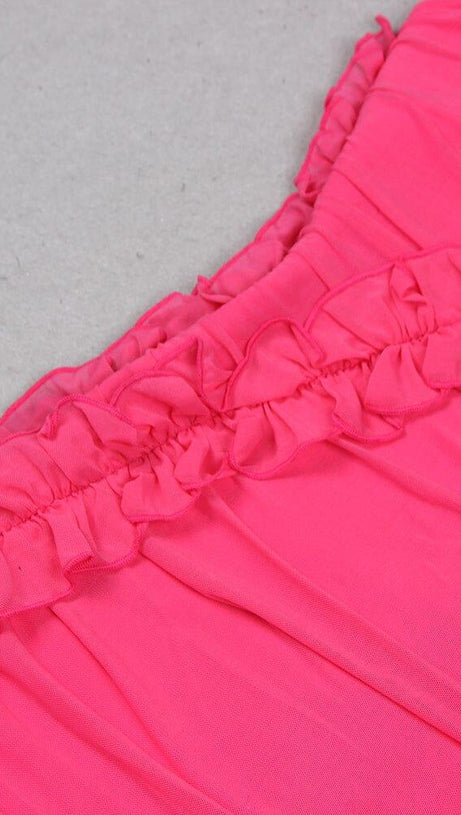 ABITO ROSA CON SPALLE SCOPERTE E BALZE