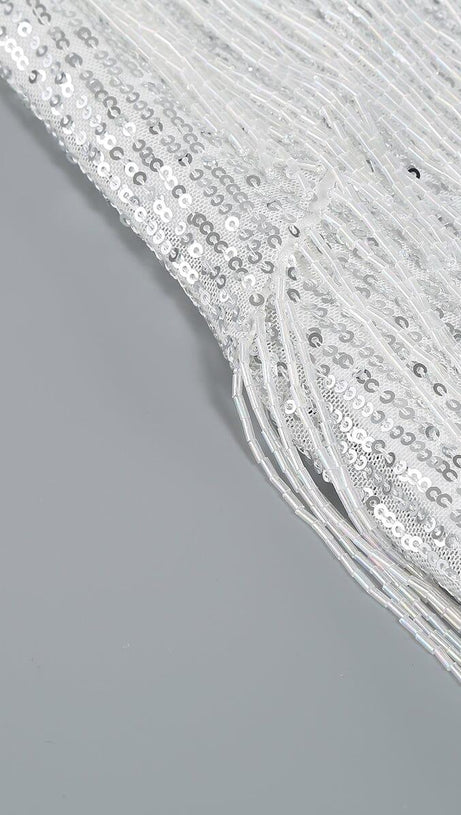 Rückenfreies Minikleid mit Pailletten und Quasten in Silber