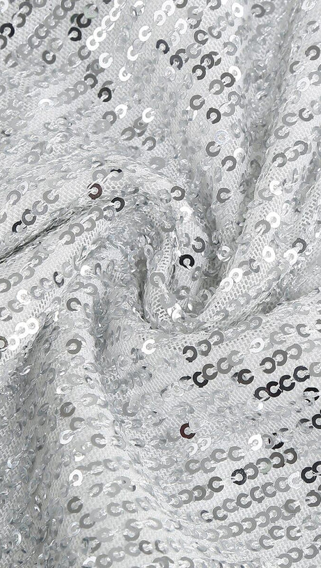 Rückenfreies Minikleid mit Pailletten und Quasten in Silber