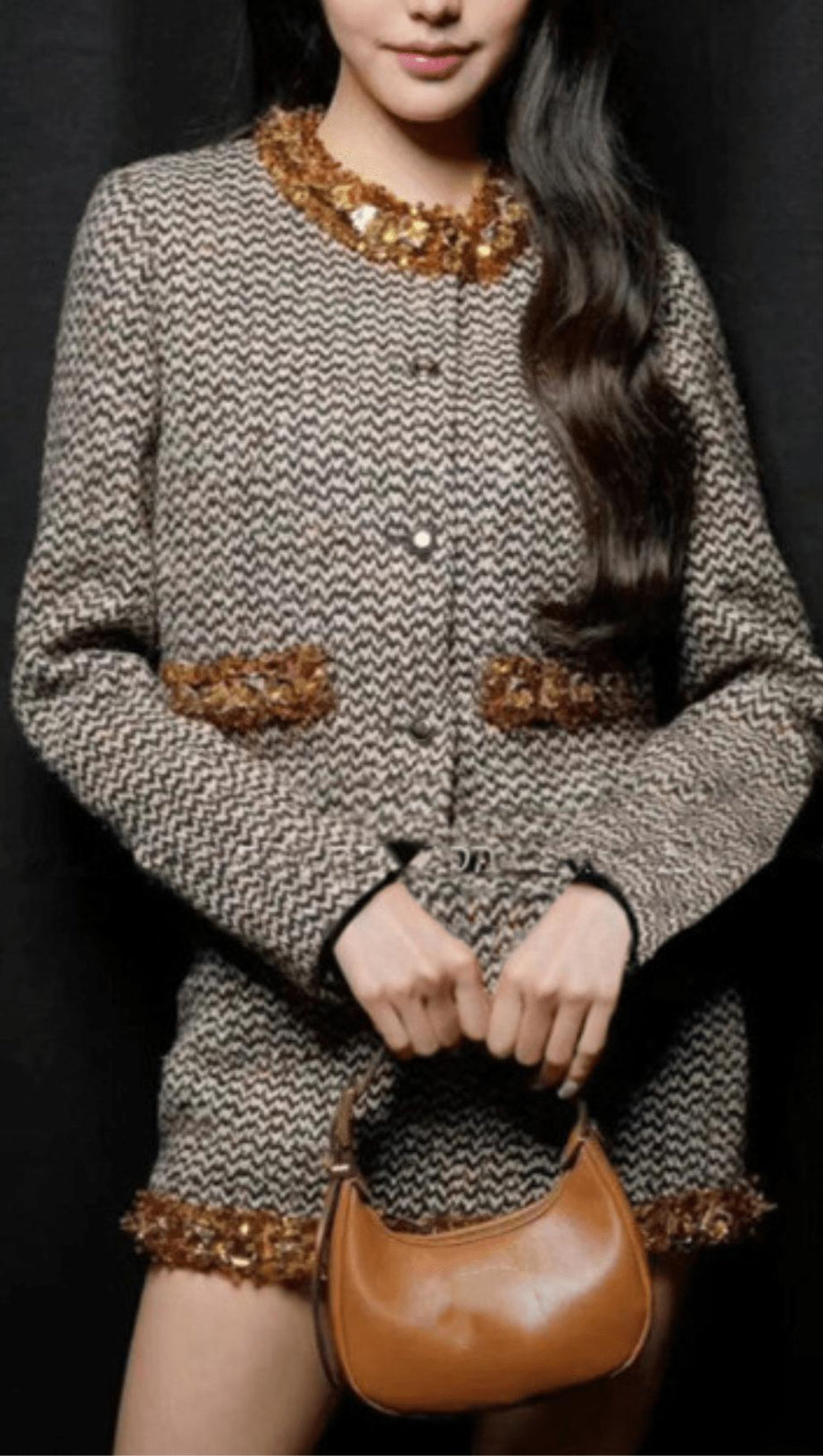 ABITO MONOPETTO IN TWEED CON PERLINE