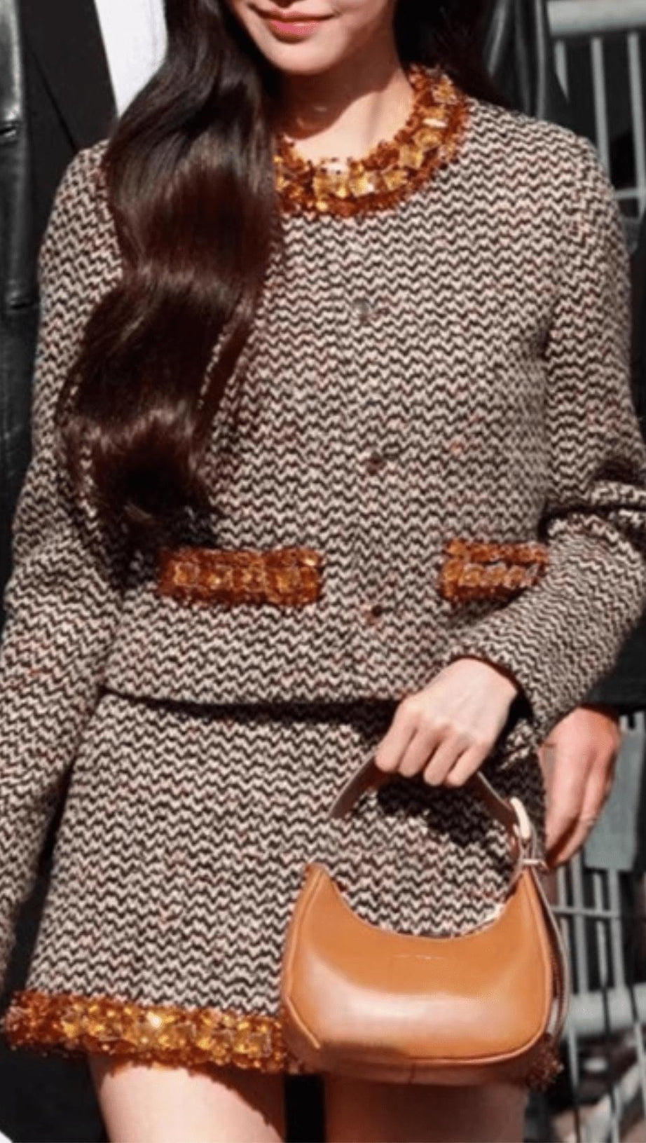 ABITO MONOPETTO IN TWEED CON PERLINE