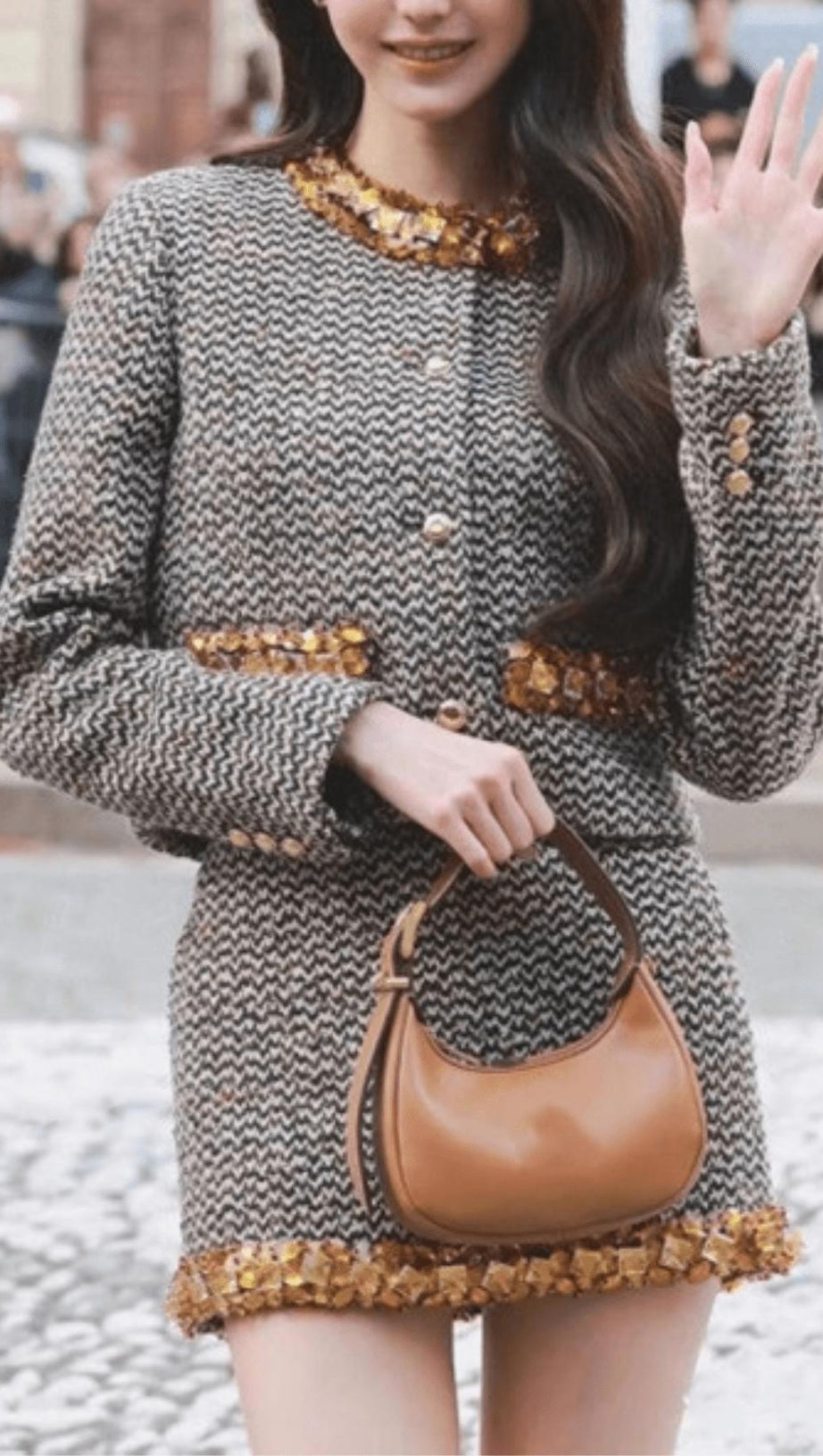 ABITO MONOPETTO IN TWEED CON PERLINE