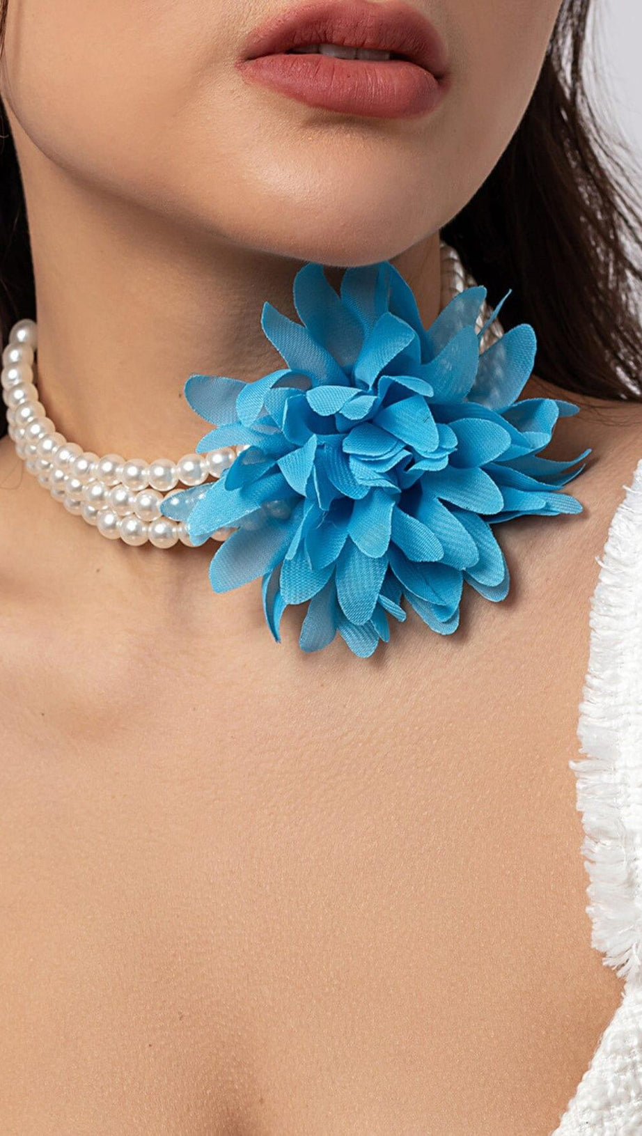 BLUE PEARL EMBELLISHED FLOWER CHOKER