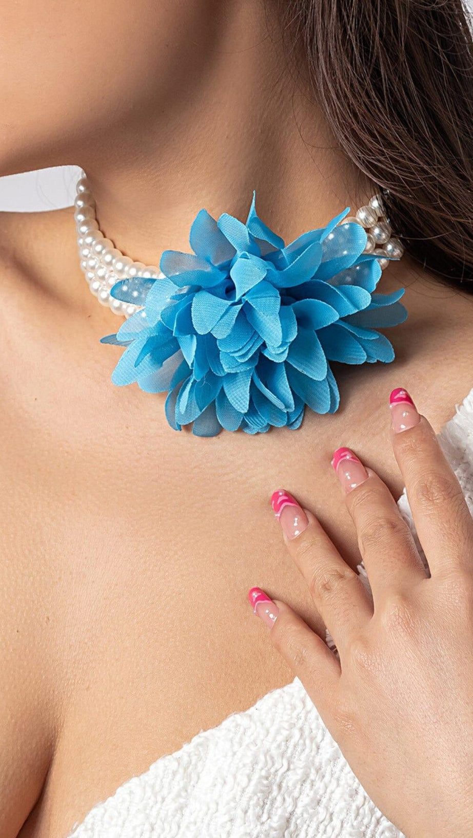 BLUE PEARL EMBELLISHED FLOWER CHOKER