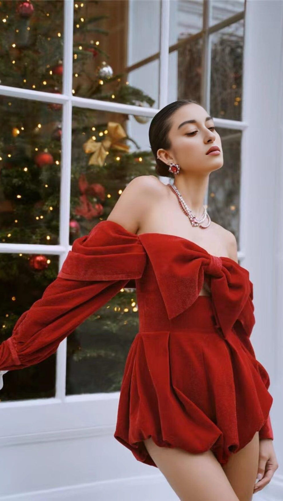 VELVET STRAPLESS JUMPSUIT IN RED