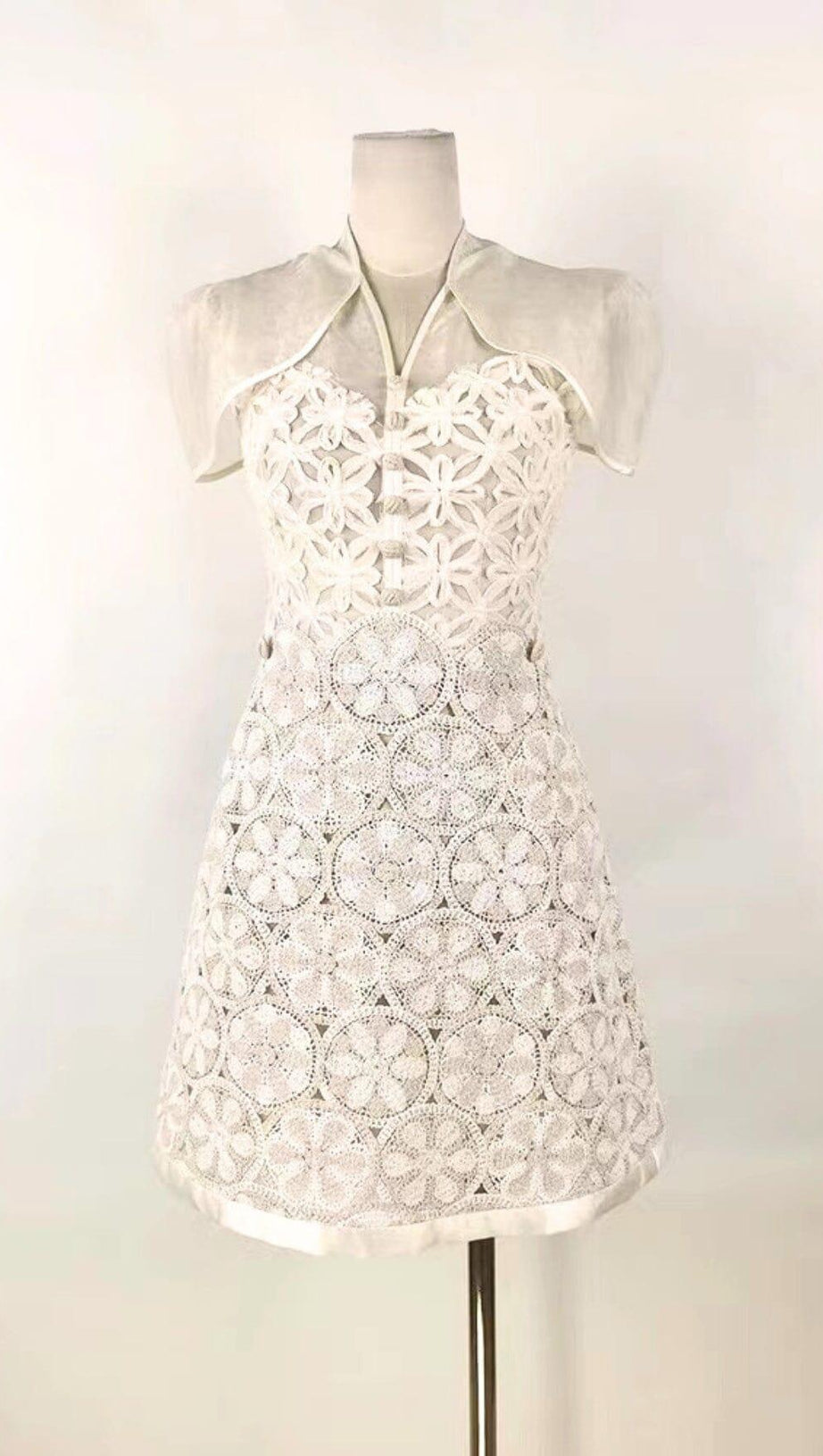WHITE SHAWL-DESIGN LACE MINI DRESS