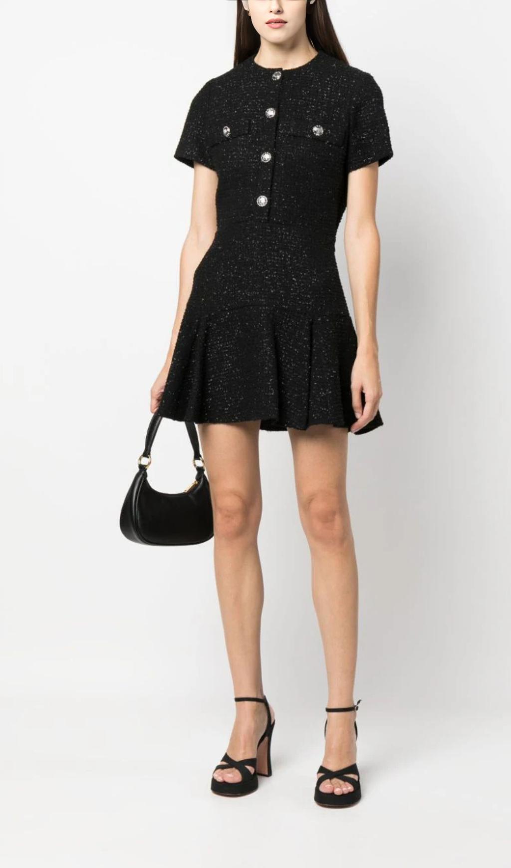 AUSGESTELLTES MINIKLEID AUS TWEED 