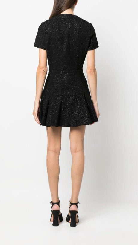 AUSGESTELLTES MINIKLEID AUS TWEED 