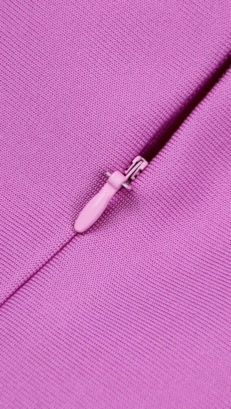 MINIKLEID MIT BLUMEN UND PERLTRÄGERN