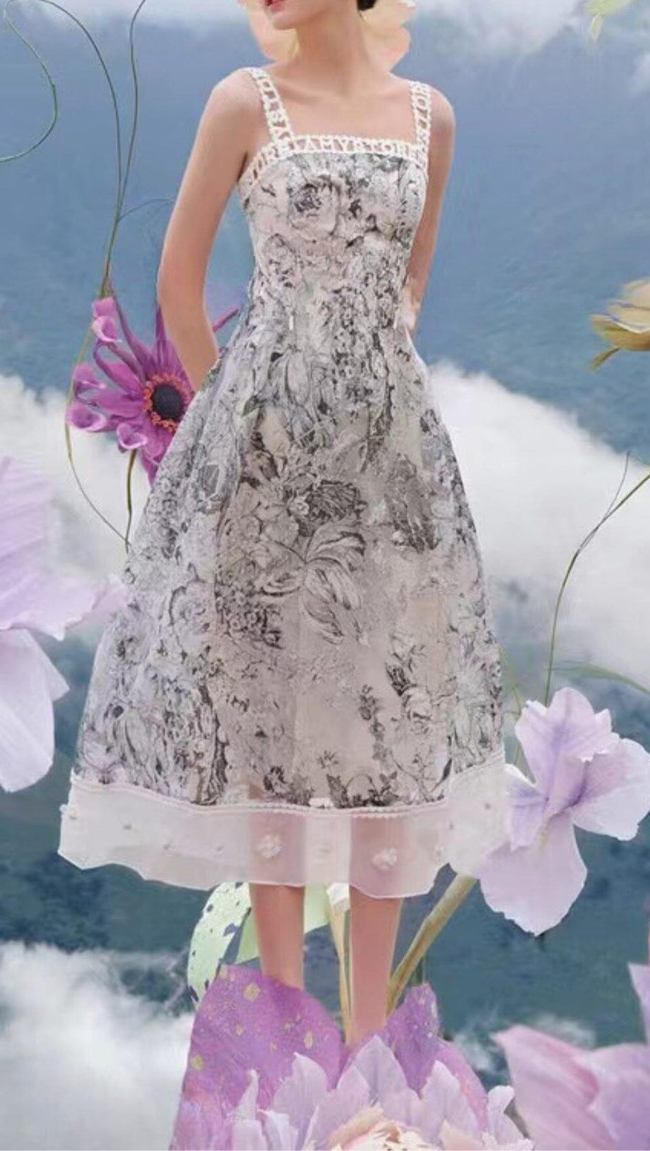 Rückenfreies Midikleid mit Blumenmuster und Trägern