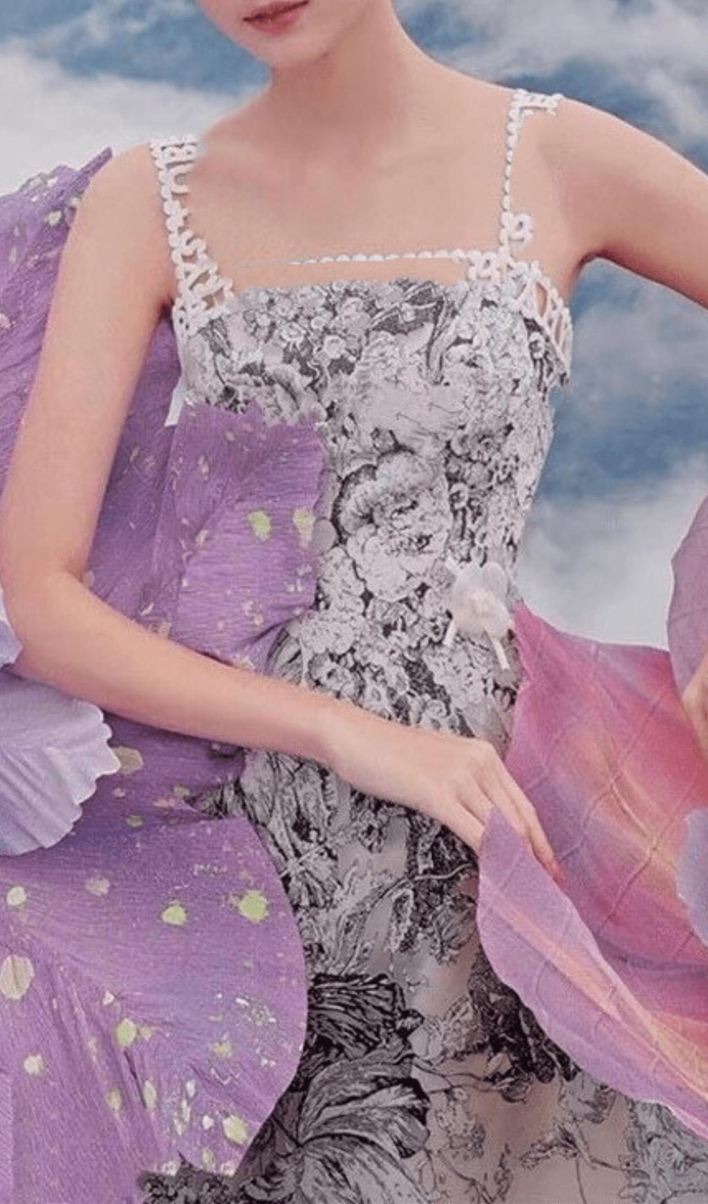 Rückenfreies Midikleid mit Blumenmuster und Trägern