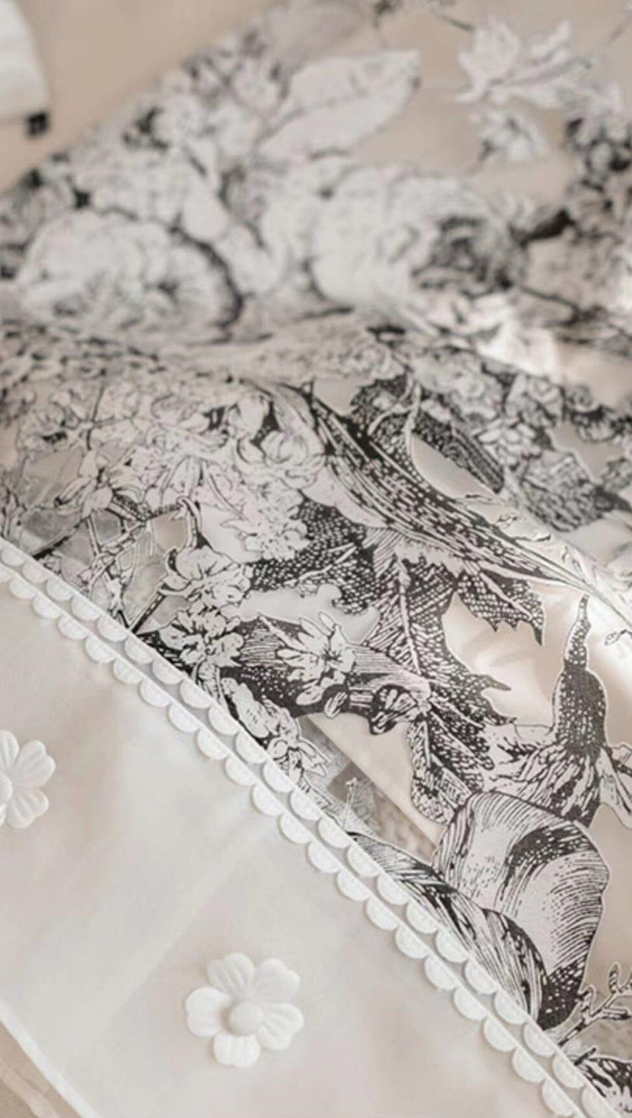 Rückenfreies Midikleid mit Blumenmuster und Trägern