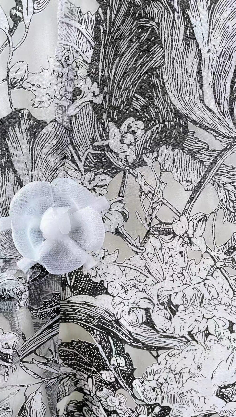 Rückenfreies Midikleid mit Blumenmuster und Trägern