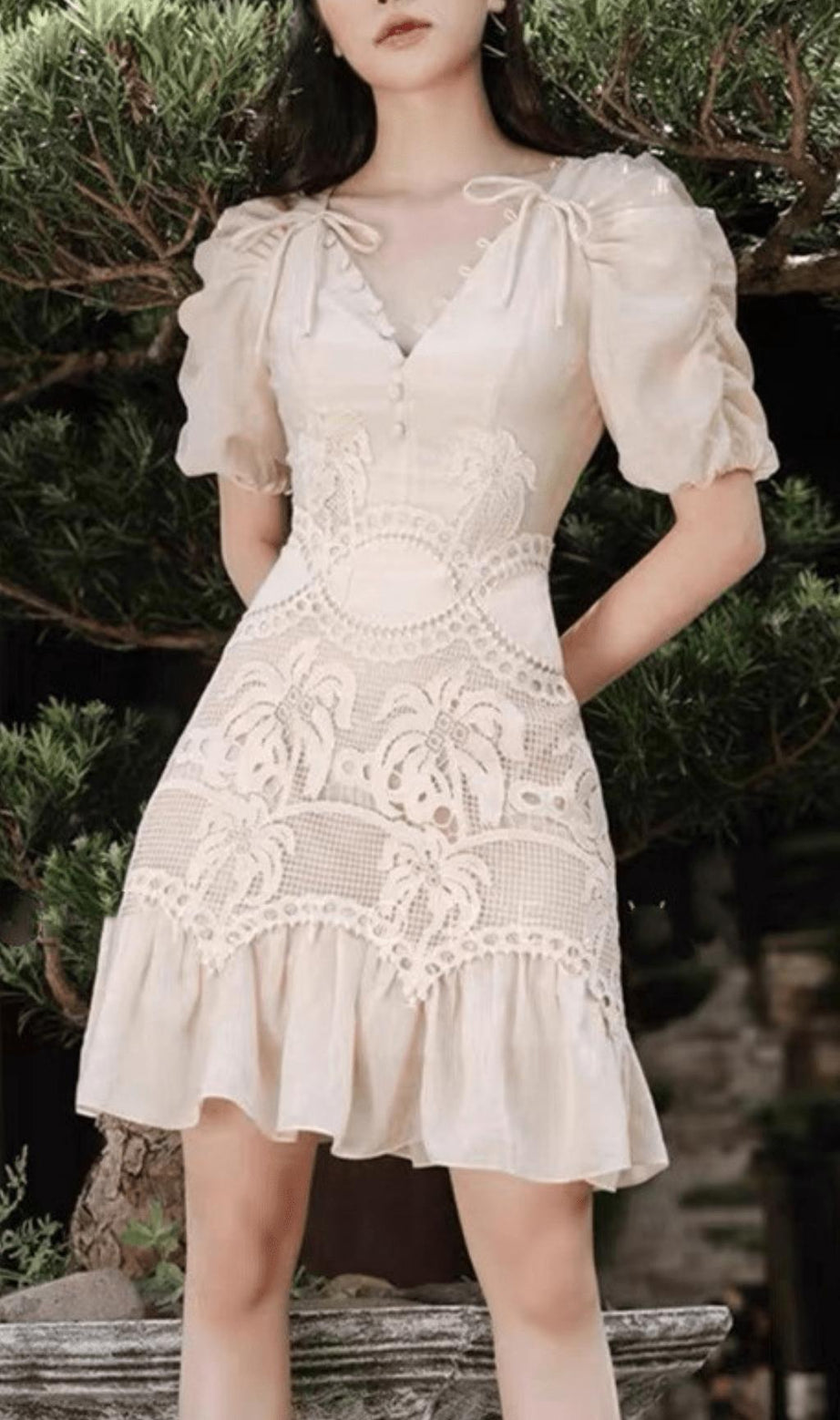 MINI ABITO IN PIZZO FLOREALE CON SCOLLO A V