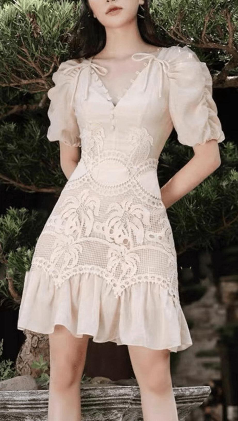 MINI ABITO IN PIZZO FLOREALE CON SCOLLO A V