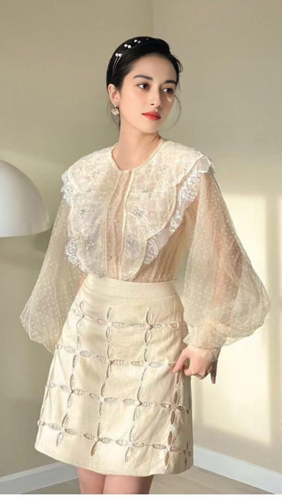 LACE LANTERN SLEEVE MINI DRESS