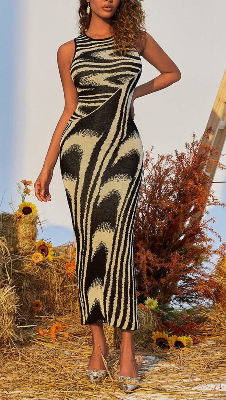 SLEEVELESS KNITTED MAXI DRESS