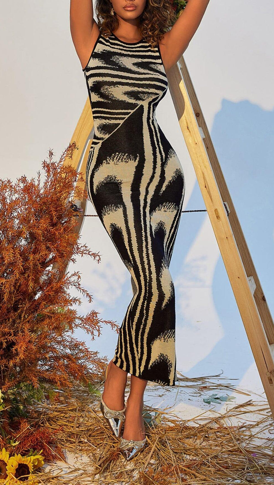 SLEEVELESS KNITTED MAXI DRESS