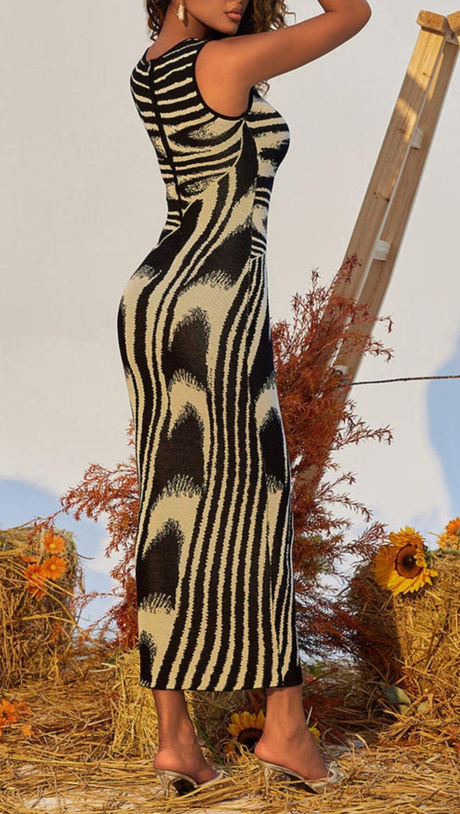 SLEEVELESS KNITTED MAXI DRESS