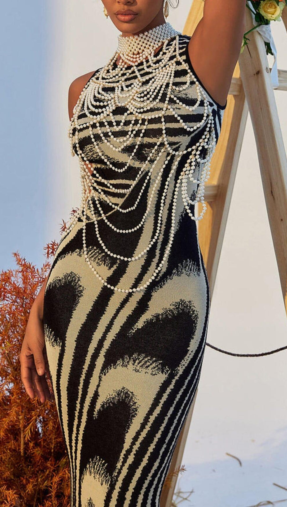 SLEEVELESS KNITTED MAXI DRESS