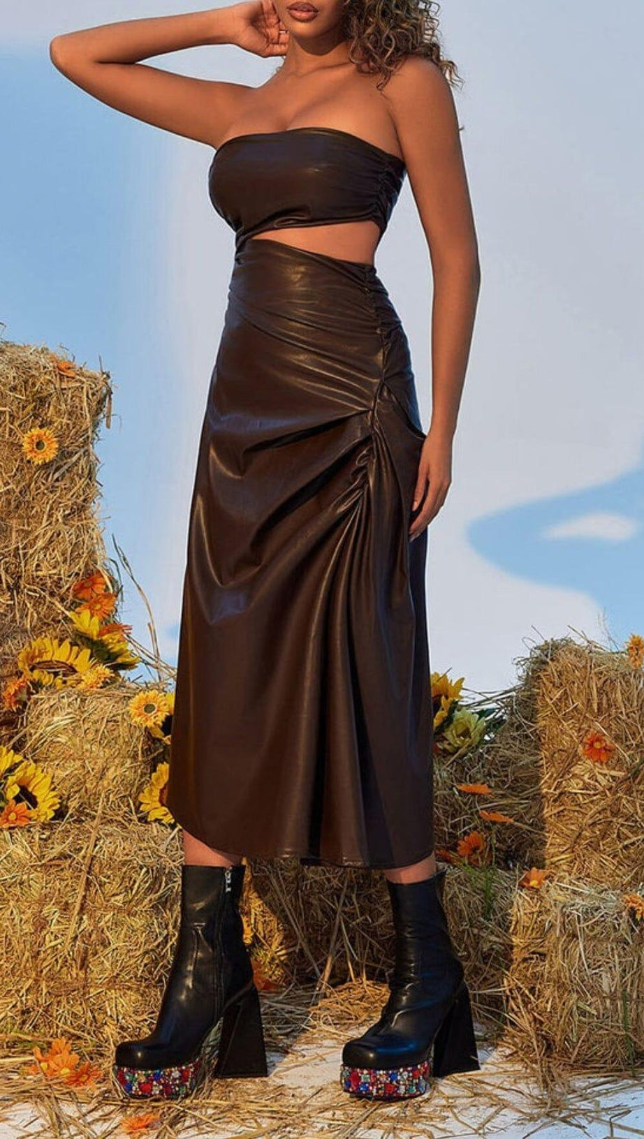 ABITO MIDI IN PELLE CON TAGLIO SENZA SPALLINE