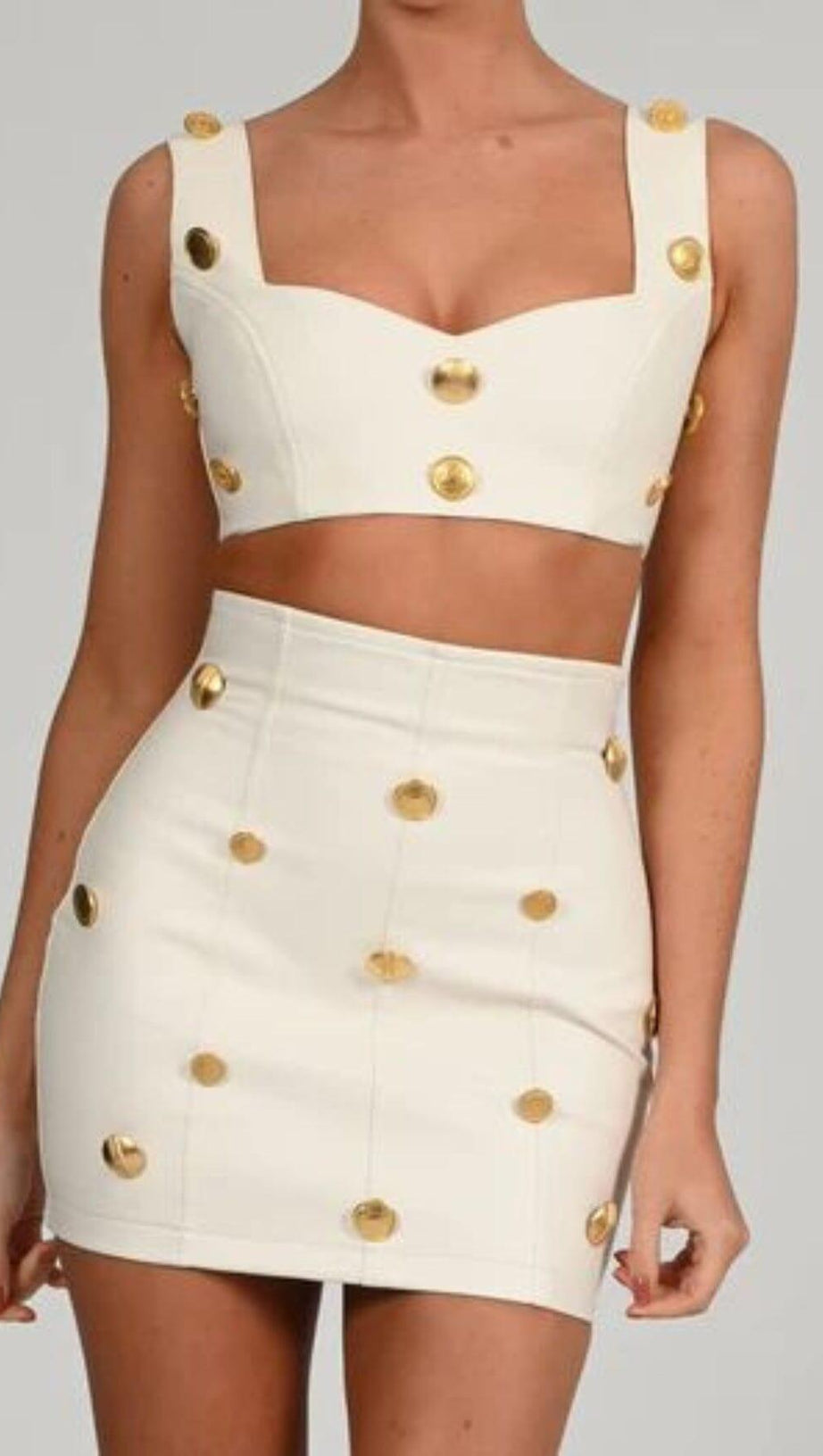 Zweiteiliger Anzug mit Knöpfen aus Leder in Weiß