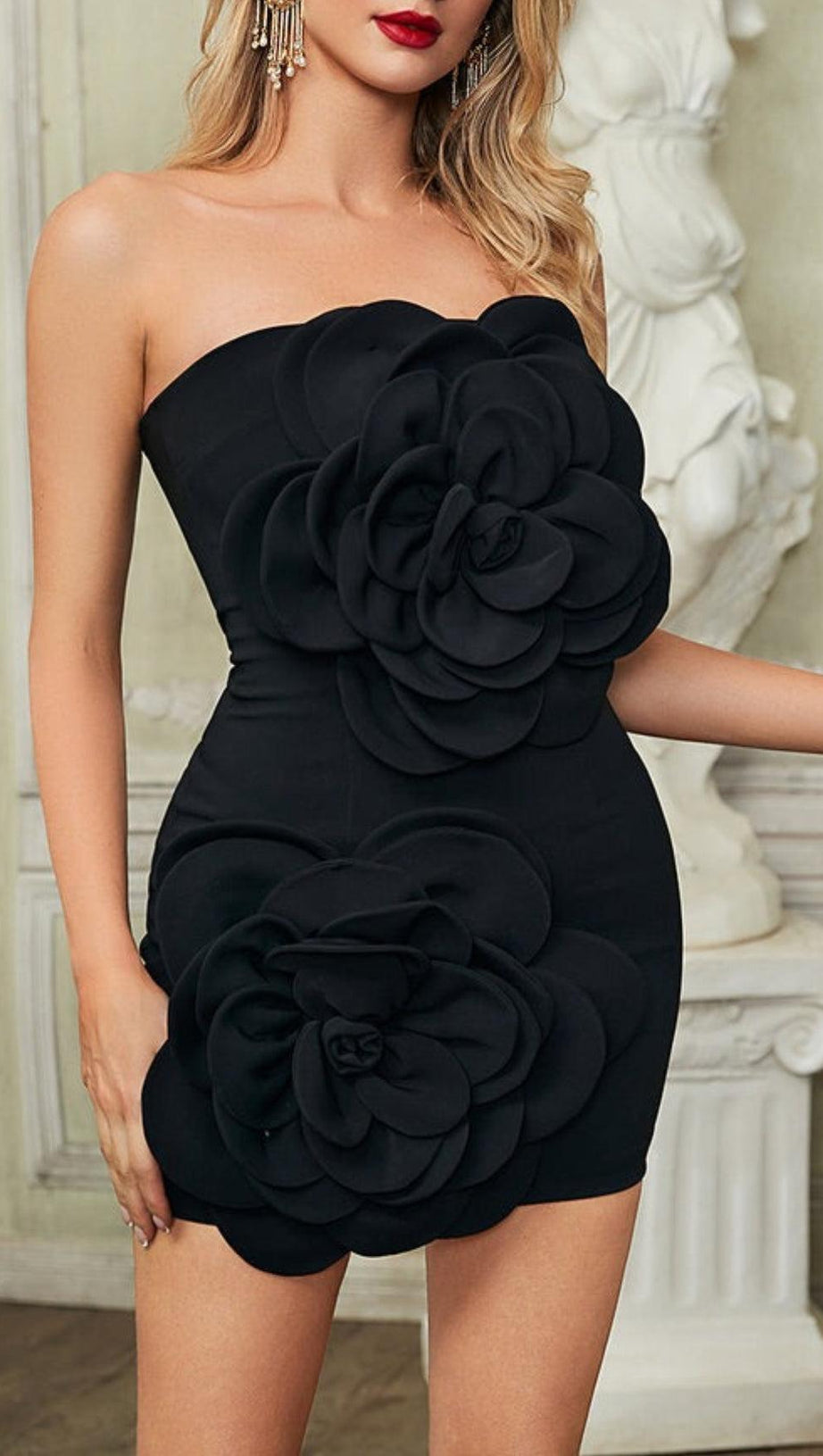 STRAPLESS FLOWER MINI DRESS IN BLACK