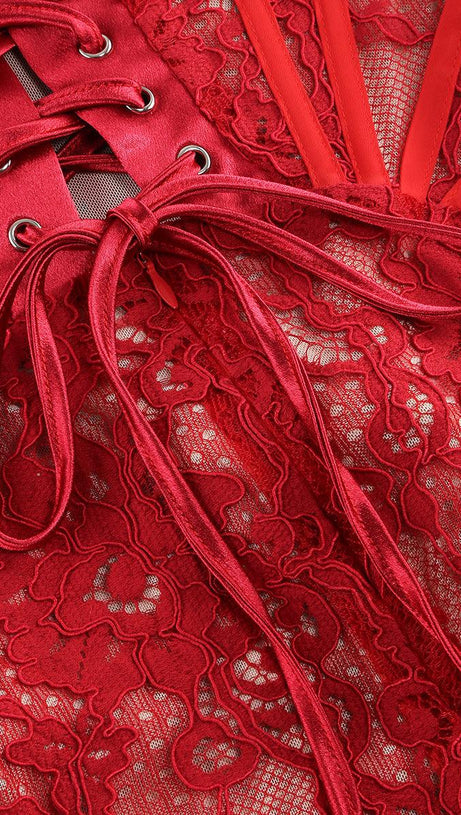 STRAPLESS LACE APPLIQUES MINI DRESS IN RED