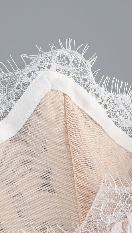 STRAPLESS LACE APPLIQUES MINI DRESS IN WHITE