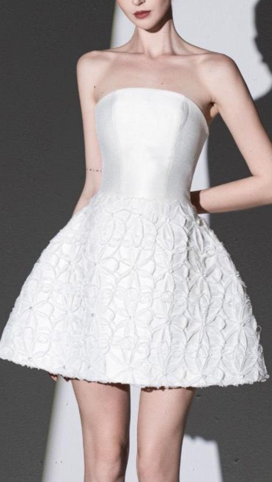 WHITE EMBELLISHED STRAPLESS MINI DRESS