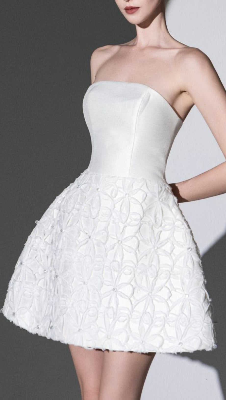 WHITE EMBELLISHED STRAPLESS MINI DRESS