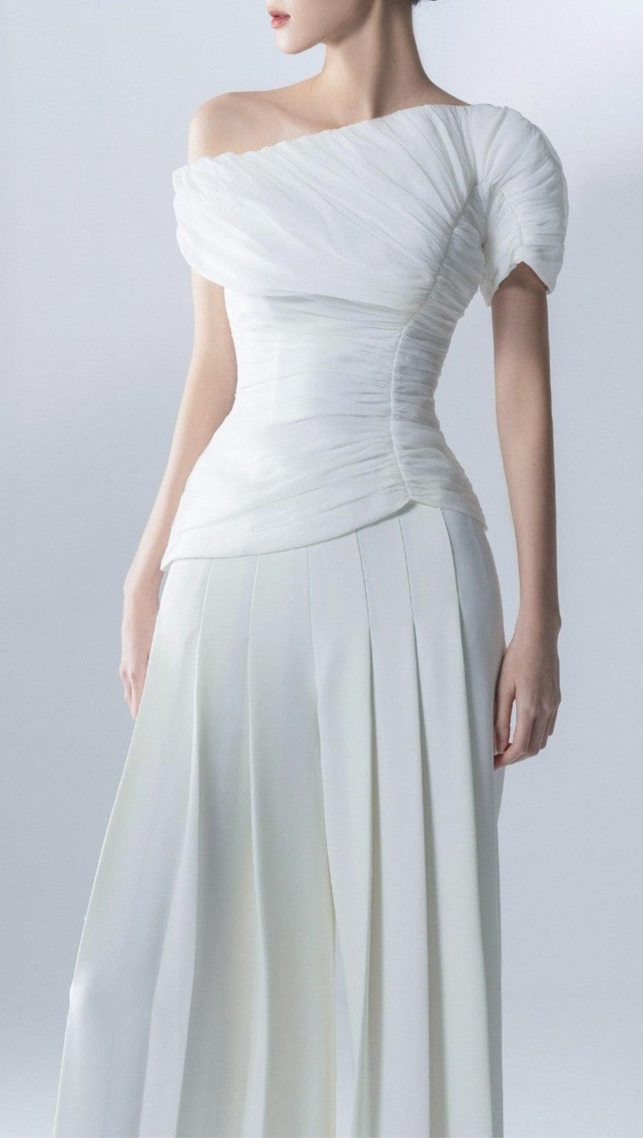 ABITO DUE PEZZI PLISSETTATO IN PIUMA BIANCA 