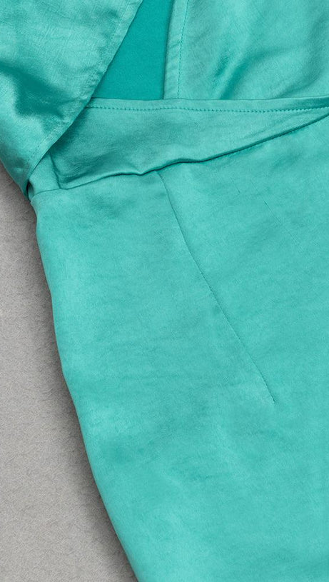 ABITO LUNGO MONOSPALLA IN RASO CON TAGLIO 