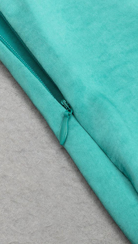 ABITO LUNGO MONOSPALLA IN RASO CON TAGLIO 