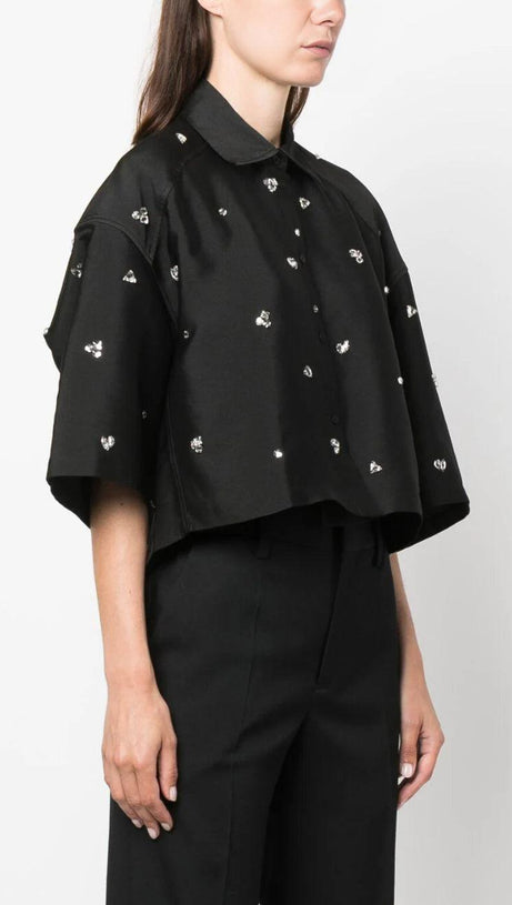 CAMICIA OVERSIZE CORTA E DECORATA 