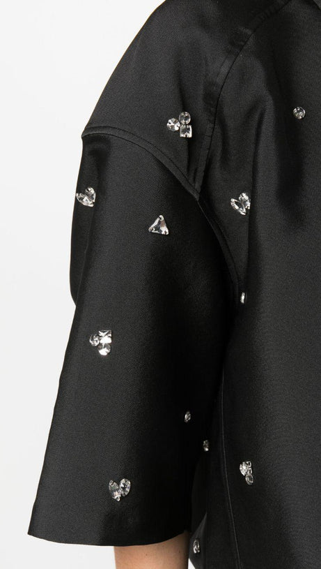 CAMICIA OVERSIZE CORTA E DECORATA 