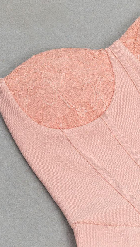 ABITO LUNGO CON CORSETTO IN PIZZO SENZA SPALLINE ROSA 