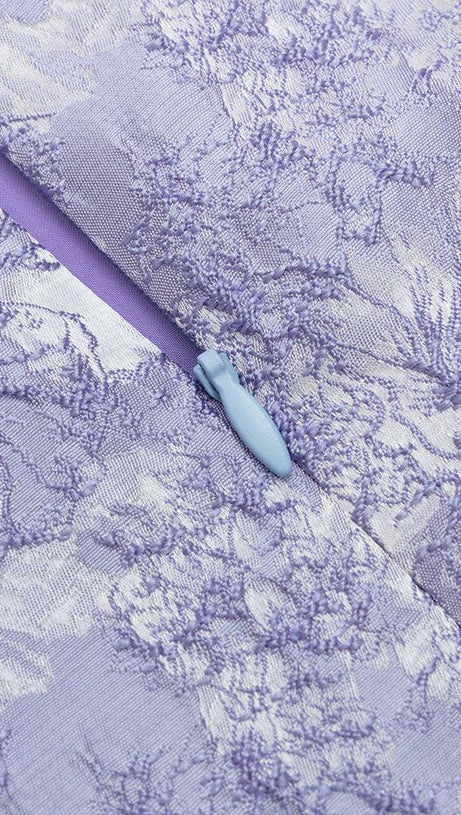 Lavendelfarbenes, kurzärmliges, drapiertes Midikleid mit Blumenmuster 