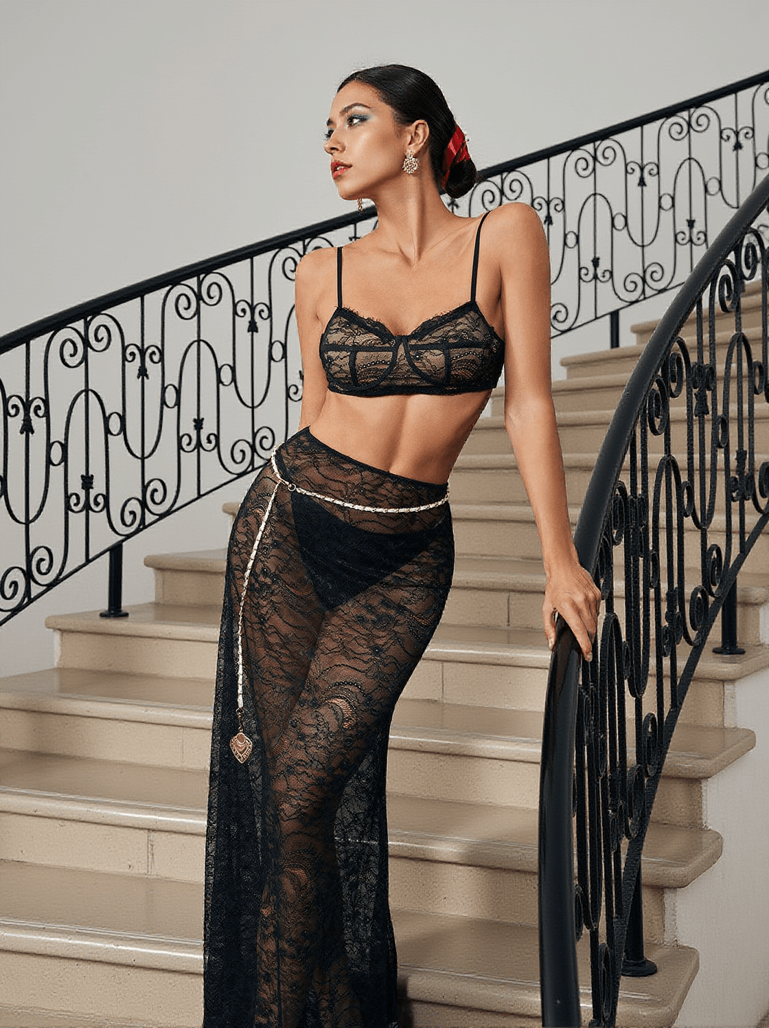 Completo gonna in pizzo FAVI con catena in vita nera