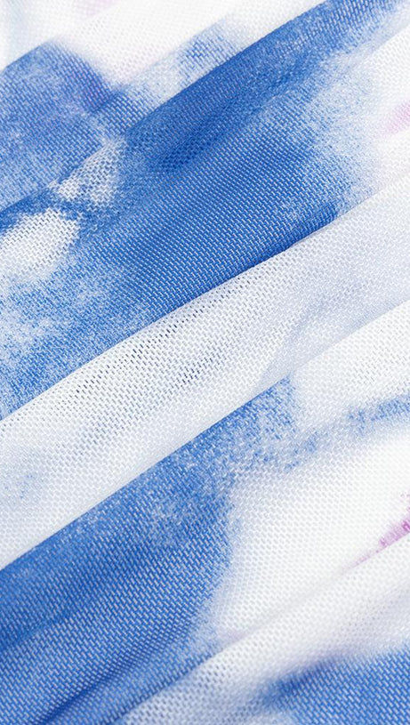 LANGÄRMELIGES MIDIKLEID MIT RÜSCHEN IN WEISS BLAU 