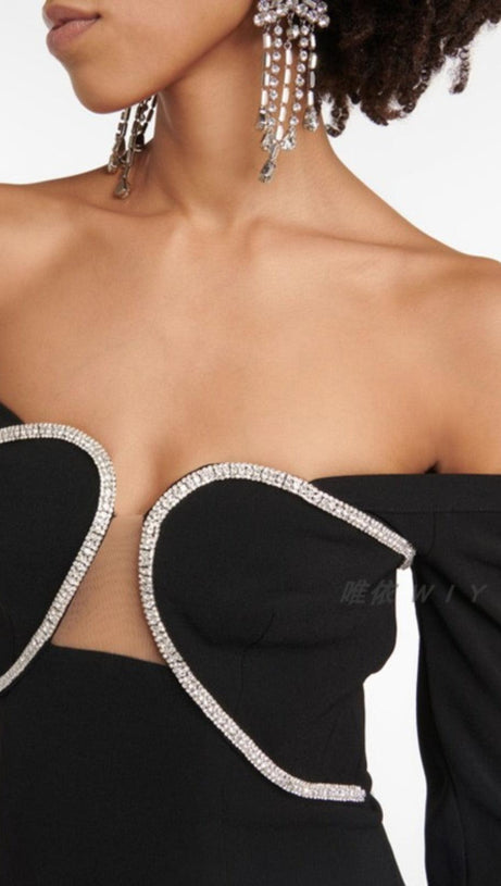 Schulterfreies Crêpe-Midikleid mit Kristallen und Tüllbesatz 