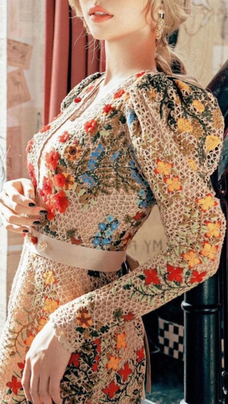 FLOWER EMBROIDERY MINI DRESS