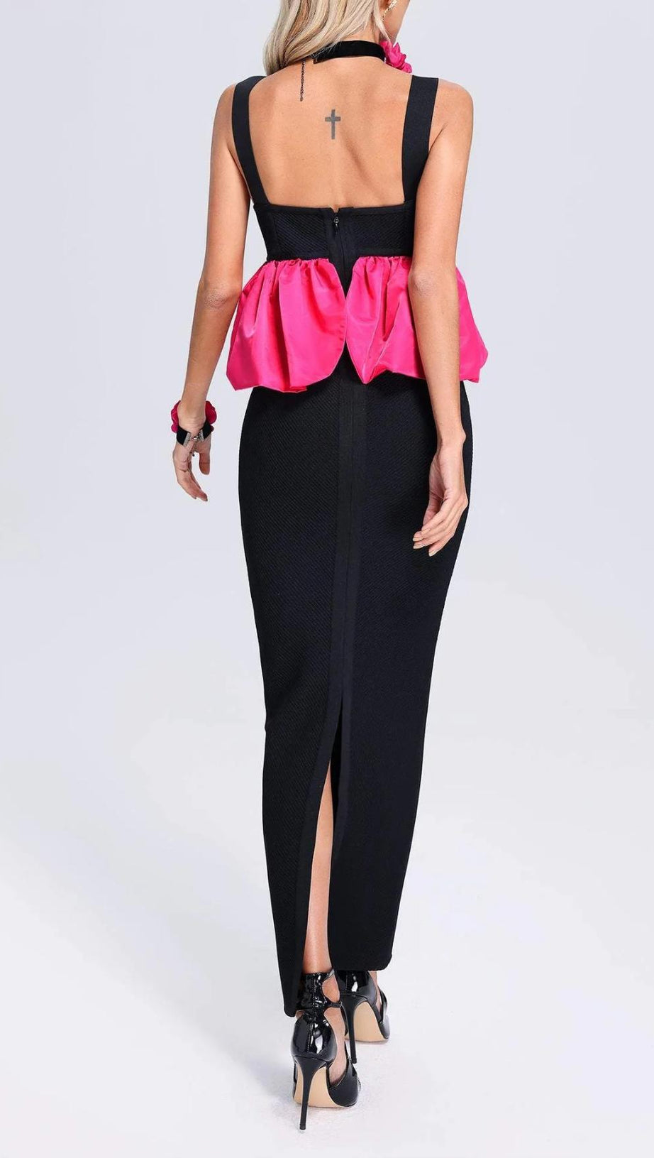 ABITO LUNGO CON BENDAGGIO E HALTER 