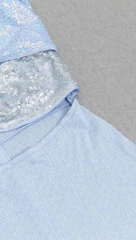 ABITO LUNGO ADERENTE CON DETTAGLIO TAGLIO 