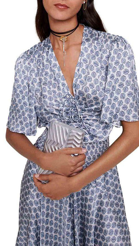 KLEID MIT ASYMMETRISCHEM SAUM 