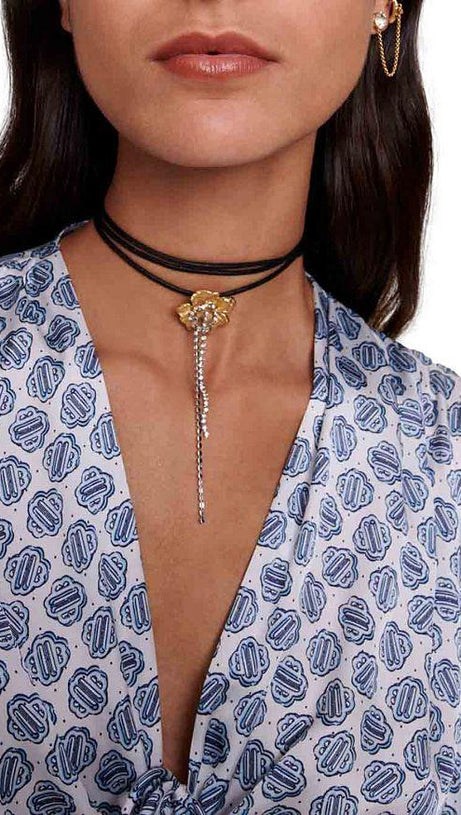 KLEID MIT ASYMMETRISCHEM SAUM 