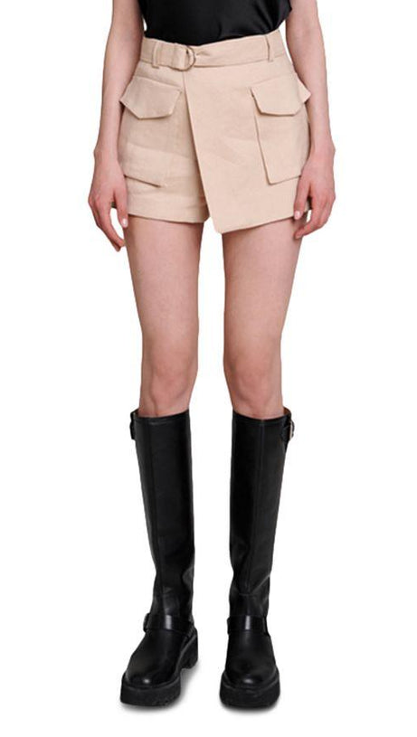 BEIGER SKORT MIT GÜRTEL 