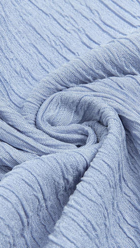 BLAUES MAXIKLEID MIT V-AUSSCHNITT UND CUT-OUT 