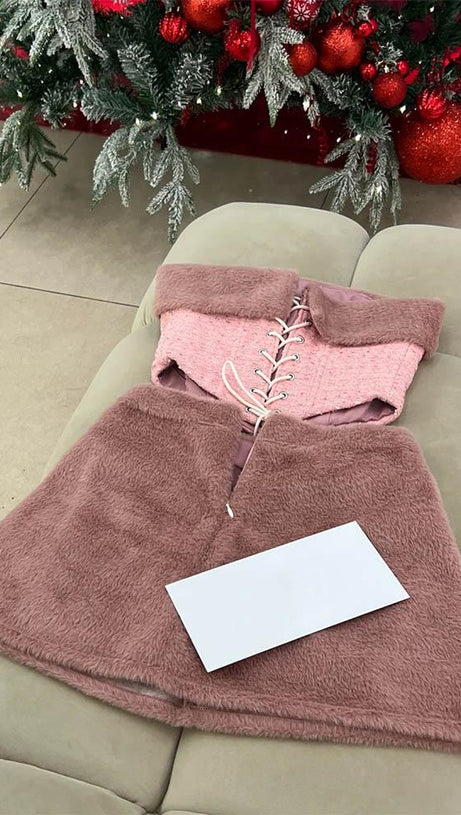 Zweiteiliger Anzug mit Schleifenkorsett in Pink