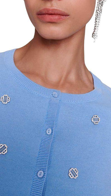 Strickjacke aus Wolle mit Kleeblatt-Verzierung in Blau 